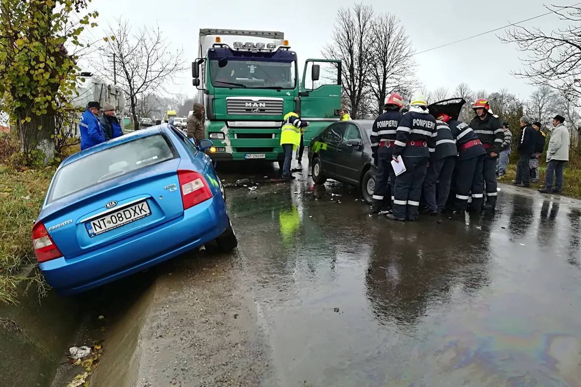 GALERIE FOTO. Un preot aflat la volan a văzut moartea cu ochii