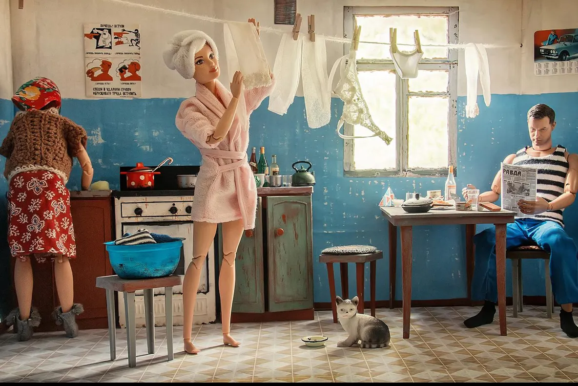 Cum ar arăta Barbie şi Ken în Rusia comunistă - experiment SPECTACULOS 