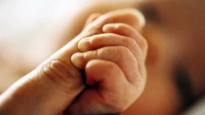 O adolescentă de doar 15 ani a născut în noaptea de Revelion - Primul copil născut în 2021, în Botoșani