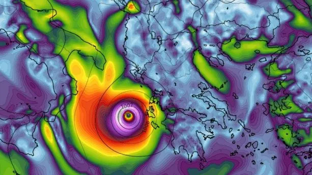 Ciclonul Olaf nu mai ajunge în România, dar vine urgia "Peter" cu zăpadă cu tot