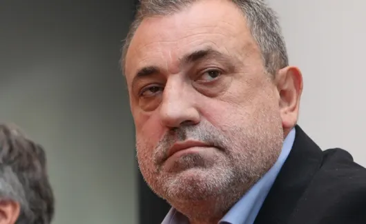 Ministrul Economiei, scos la tablă în Parlament