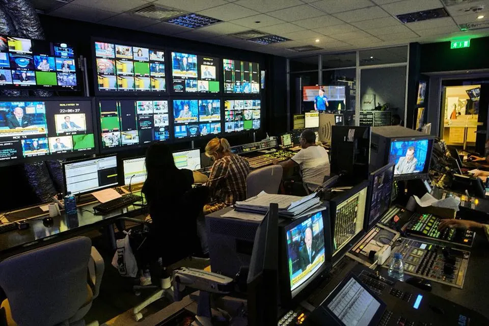 Rareş Bogdan, după ce Dragnea cere închiderea Realitatea Tv şi Realitatea.net: Vă credeţi Erdogan?
