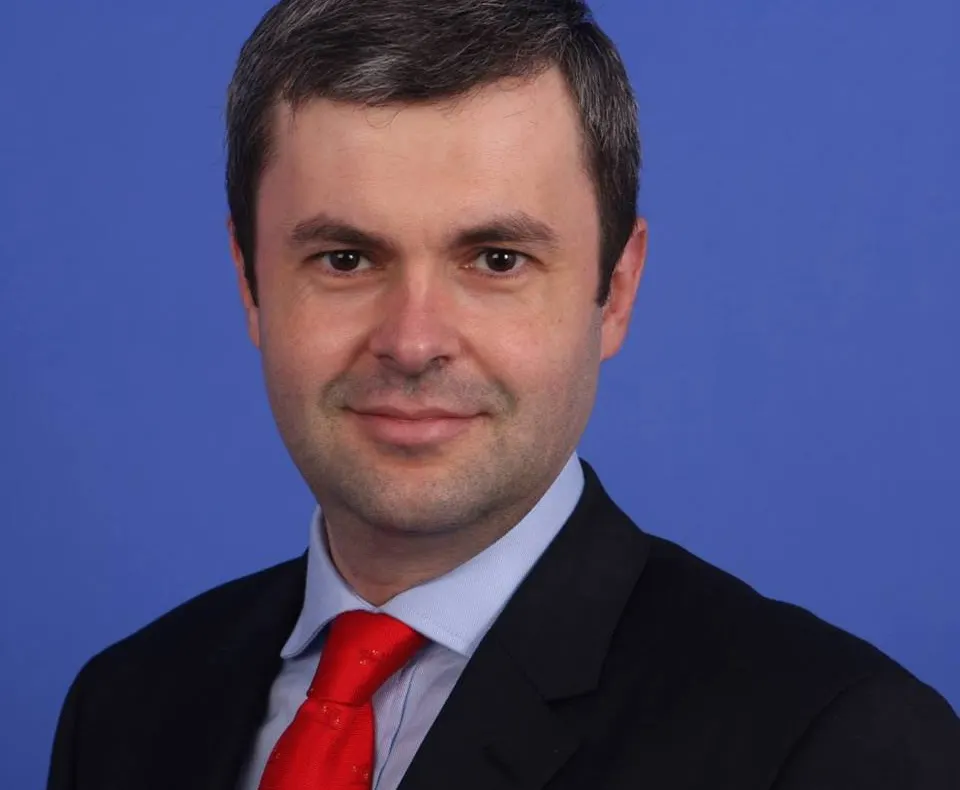 Sorin Moisă, atacat fără menajamente de foștii colegi din PSD, apărat de "dizidenți"