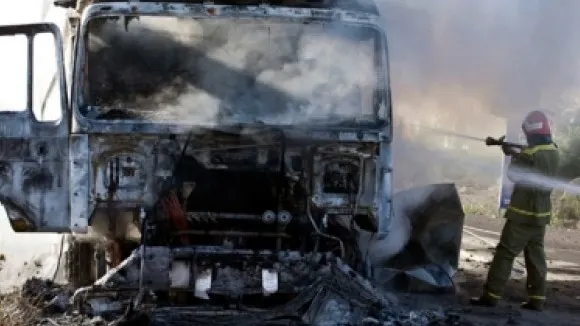 Panică pe o șosea din Vaslui! Un TIR a luat foc în mers