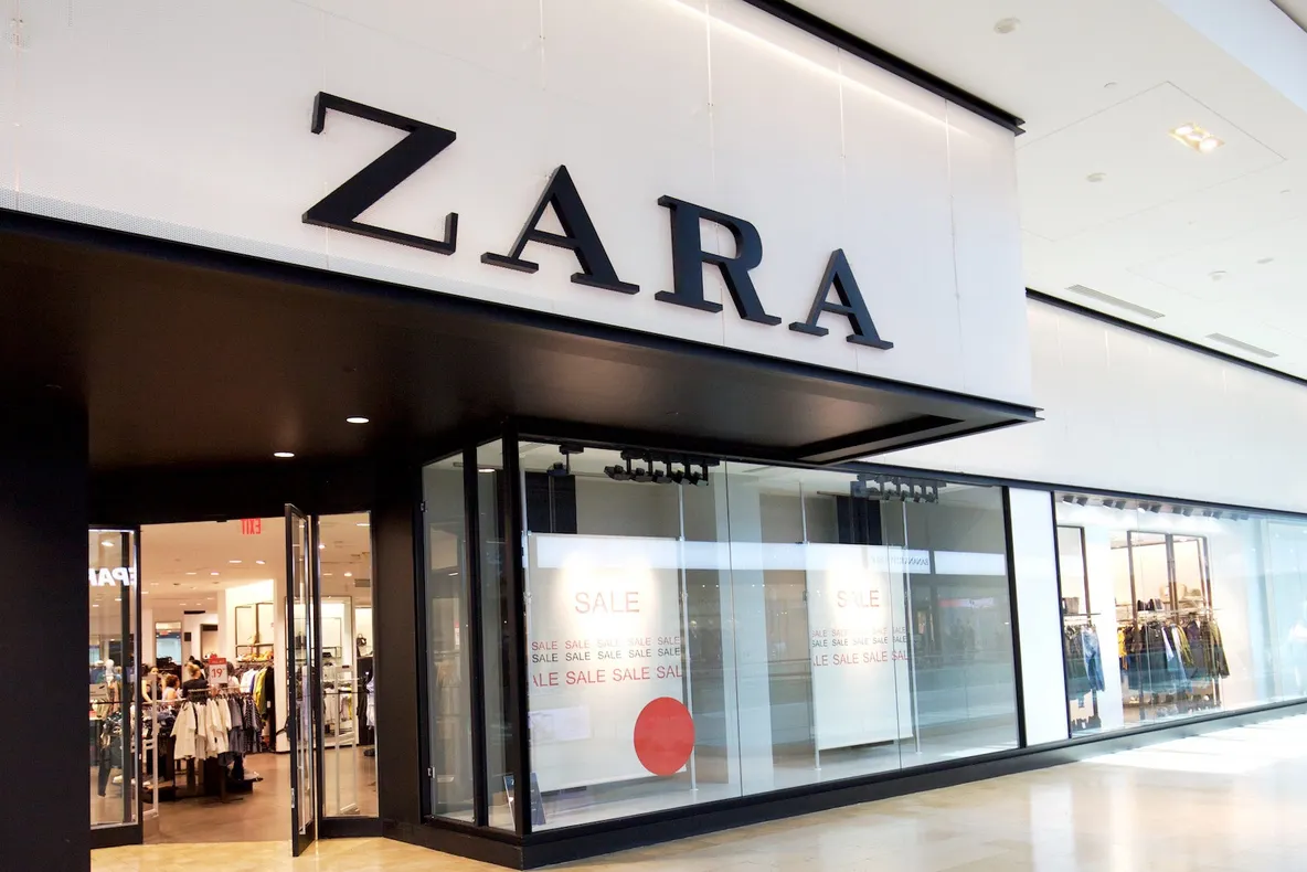 Clienţii, şocaţi când au văzut ce scria pe eticheta de la ZARA: "L-am făcut cu mâna mea, dar..."