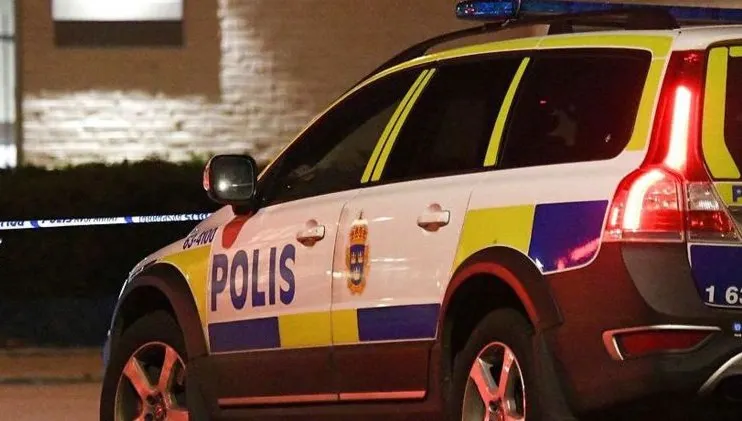 Mașina poliției a explodat chiar în fața secției. Ce au descoperit geniștii