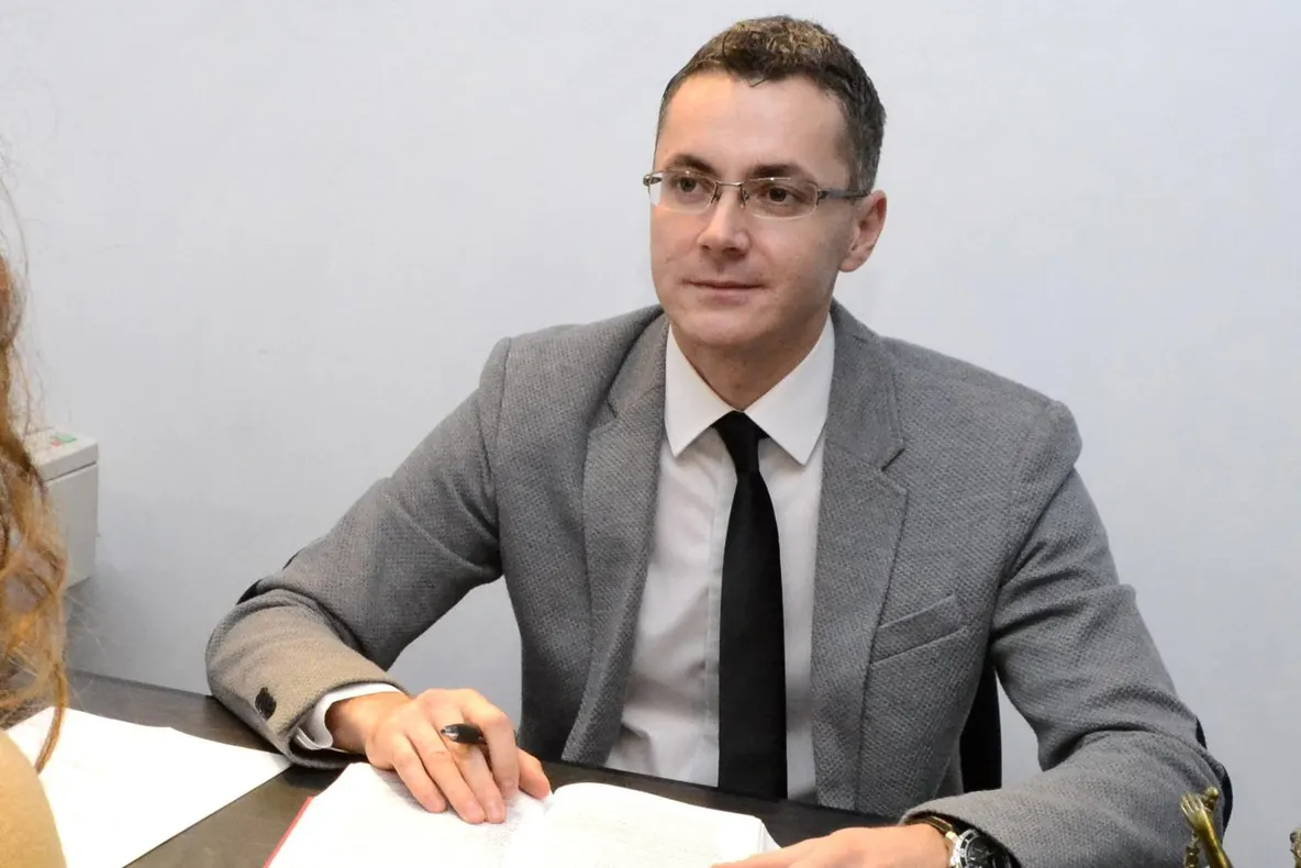 Scandal în Parlament. Motivul pentru care deputatul USR a pus MUZICĂ în timpul „Comisiei Iordache”