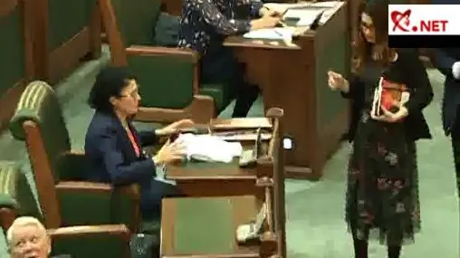 Ecaterina Andronescu a explicat GESTUL care i-a adus oprobriul românilor: De ce a aruncat o CARTE