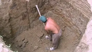 Descoperire remarcabilă la 300 de kilometri de România: un schelet întreg cu o săgeată în piept