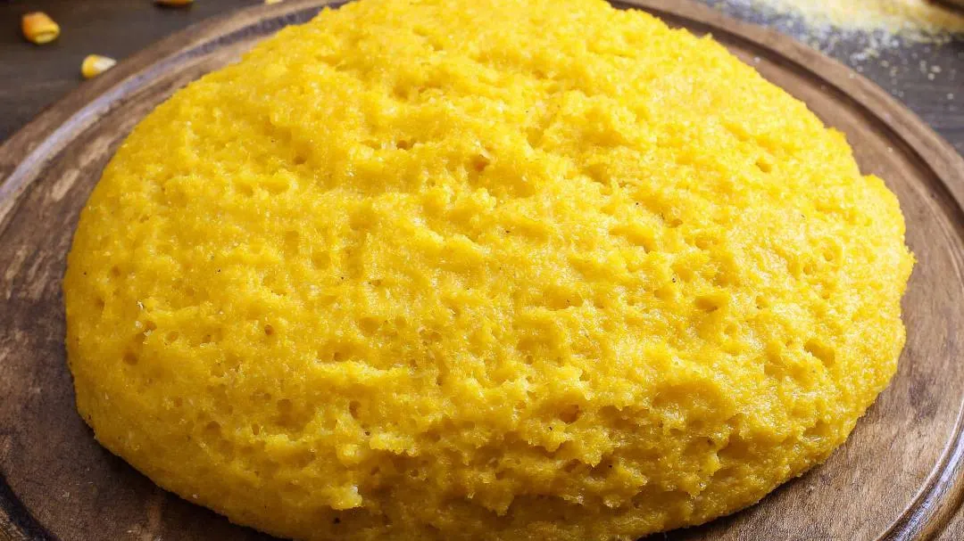 Trucul pe care puţini îl ştiu! Cum trebuie să faci mămăliga pentru a nu avea cocoloaşe