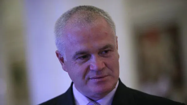 Studiile juridice ale lui Eugen Nicolicea, mister total. Camera Deputaţilor invocă legea