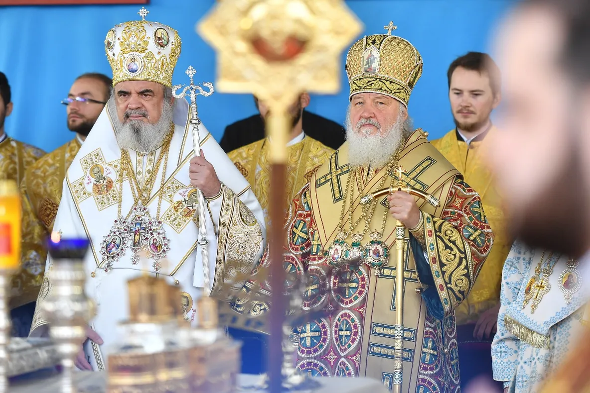 Patriarhul Daniel a plecat azi la Moscova. Ce mesaj a trasat Putin Sinodului bisericii ruse