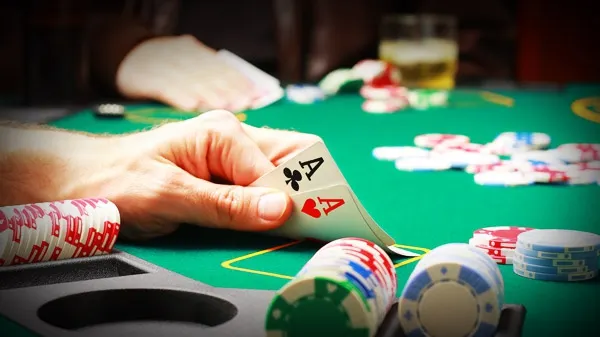 Sumă uriașă câștigată de un român la un campionat de poker în Spania