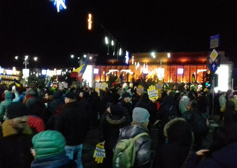 Poliția îi vânează pe Facebook pe instigatorii la proteste violente