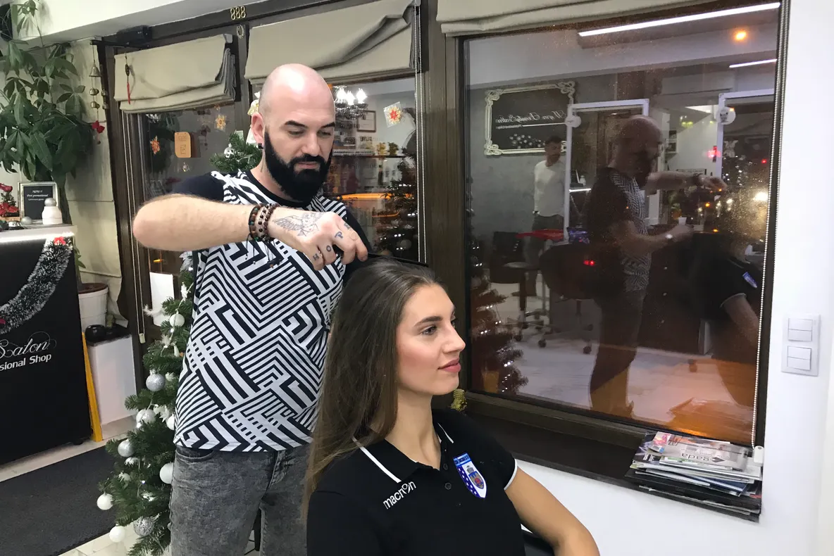 Frumoasele din echipa de volei CSM București, la salonul de cosmetică înainte de meciul anului
