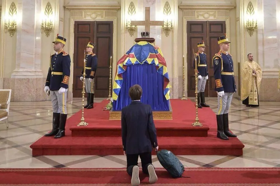 Regele Mihai. Cea mai emoționantă fotografie. Rămas bun, Majestate!