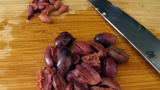 Sâmburii de măsline au calităţi nebănuite pentru organism. Data viitoare sa nu-i mai arunca!