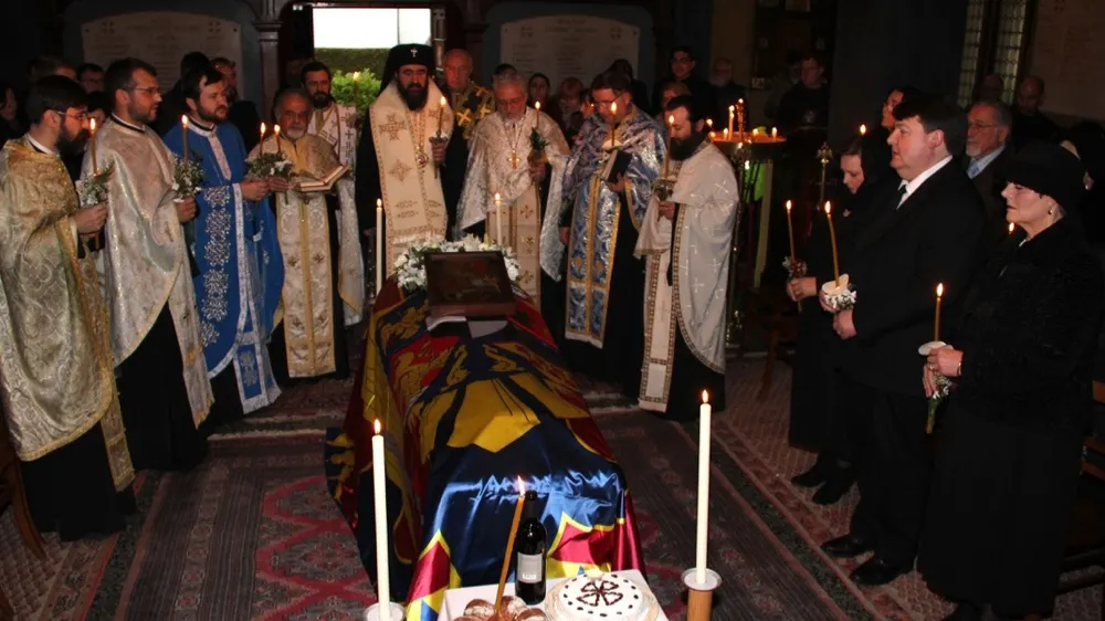Sicriul cu trupul neînsufleţit al Regelui Mihai, depus la Catedrala Ortodoxă Greacă din Lausanne 