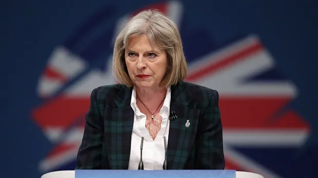 Theresa May începe remanierea Guvernului de la Londra