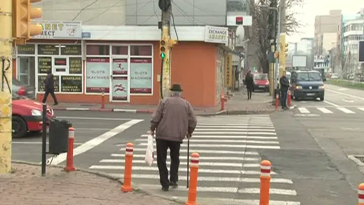 Pietonii din Constanța au la dispoziție zece secunde ca să traverseze pe verde un bulevard din oraș