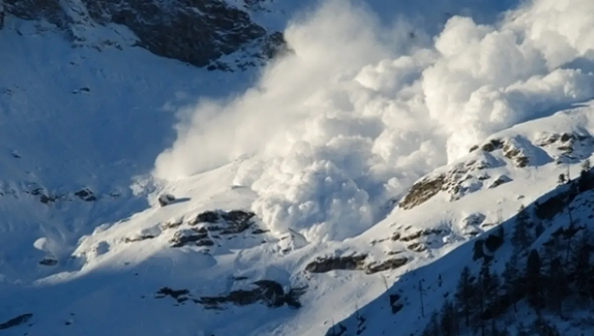 Avertisment din partea meteorologilor pentru turiști: Se pot produce AVALANȘE