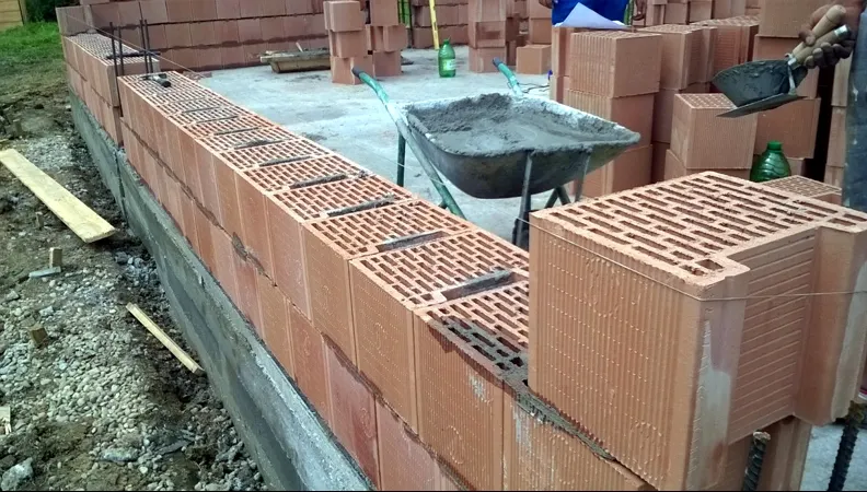 INS: Lucrările în construcţii au scăzut, din cauza lipsei de investiţii