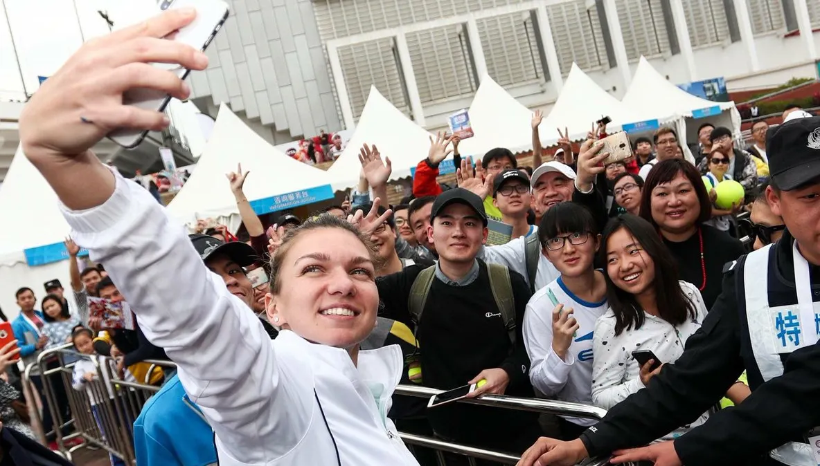 Halep, victorie dramatică pentru păstrarea locului 1 WTA. Cu cine va juca în sferturi la Shengzen