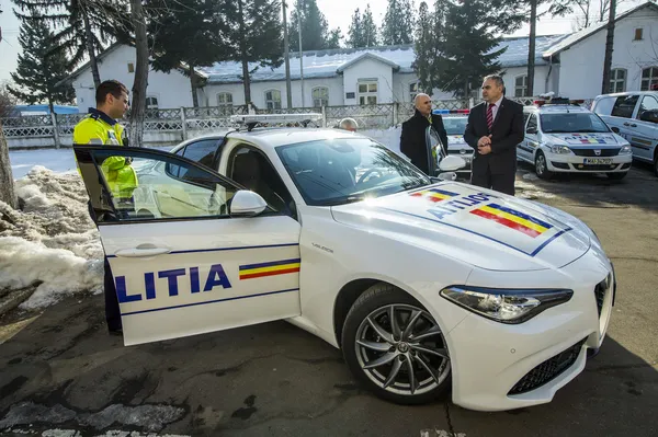 Un Alfa Romeo Giulia al Poliţiei Române, scos la vânzare: ”O decolantăm sau o cumpăraţi aşa?”