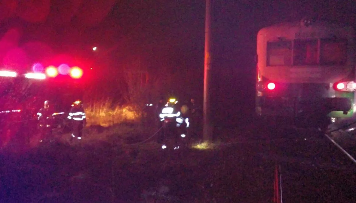 Panică la Timişoara, un tren a luat foc, intervenţie disperată a pompierilor (FOTO)