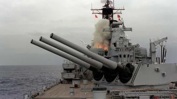 Un distrugător american, exerciţii militare în coasta Rusiei