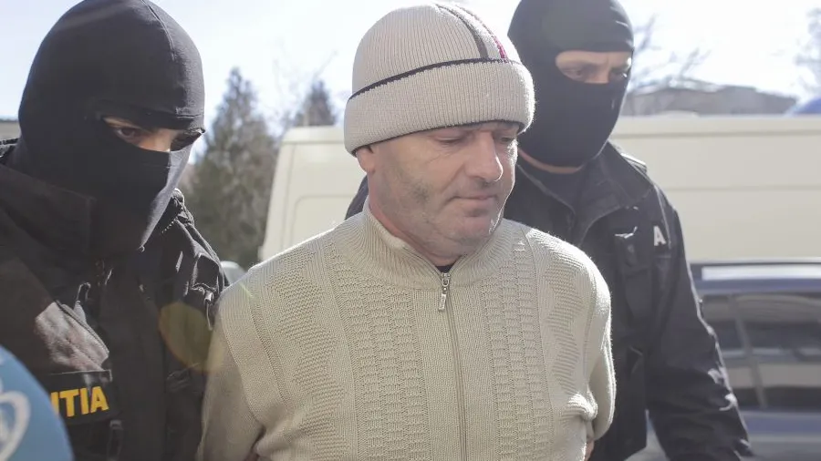 Polițistul pedofil, audiat la Parchetul General