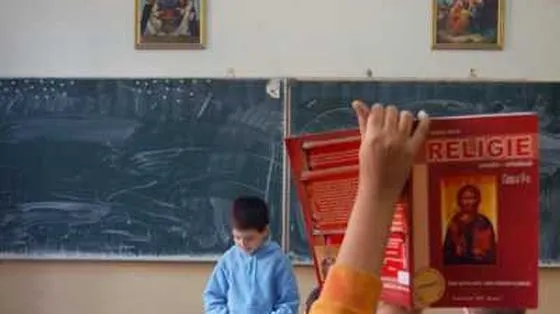Explicaţie halucinantă. Patriarhia: Profesorul de religie acuzat de gesturi obscene este nevinovat 