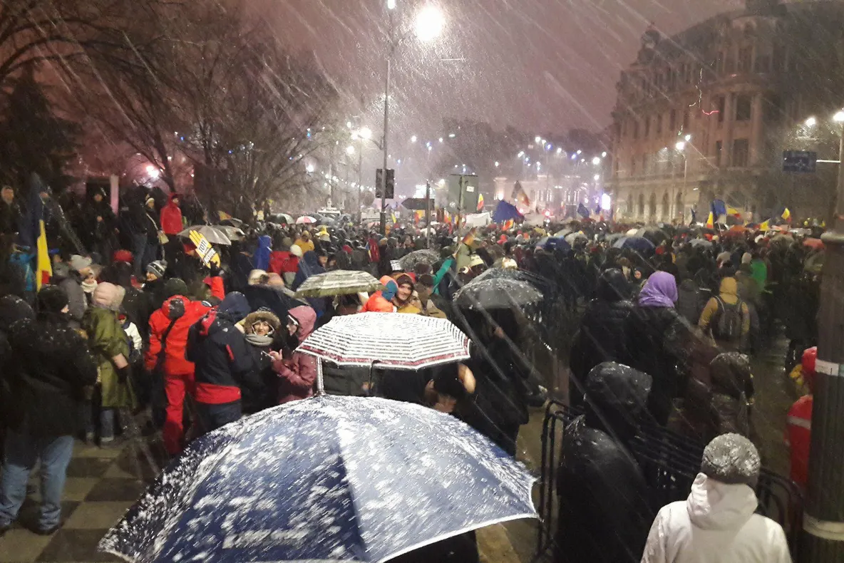 MARŞUL SPERANŢEI. 50.000 de oameni au protestat în Capitală.Incidente între manifestanţi şi jandarmi