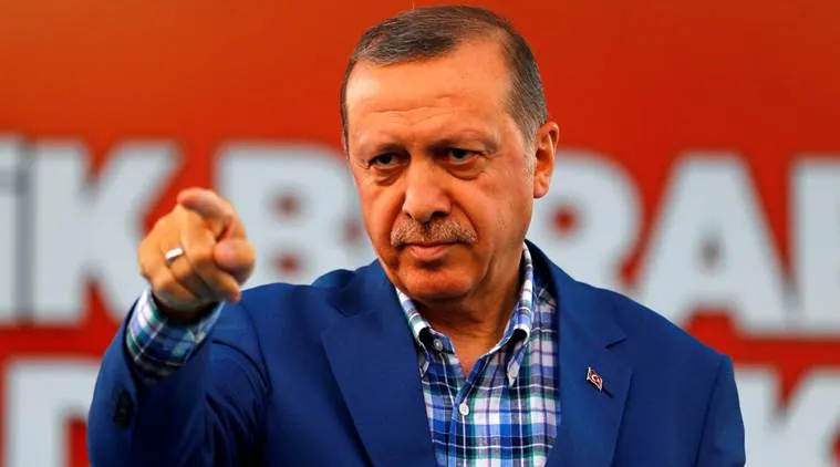 Dezlănțuit, Erdogan amenință cu un ”război între Cruciaţi şi Semilună”