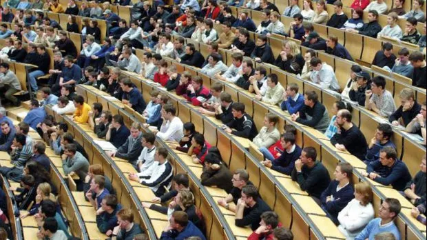 Întrebarea CAPCANĂ, ultima din examen, care i-a ŞOCAT pe elevii unei universităţi