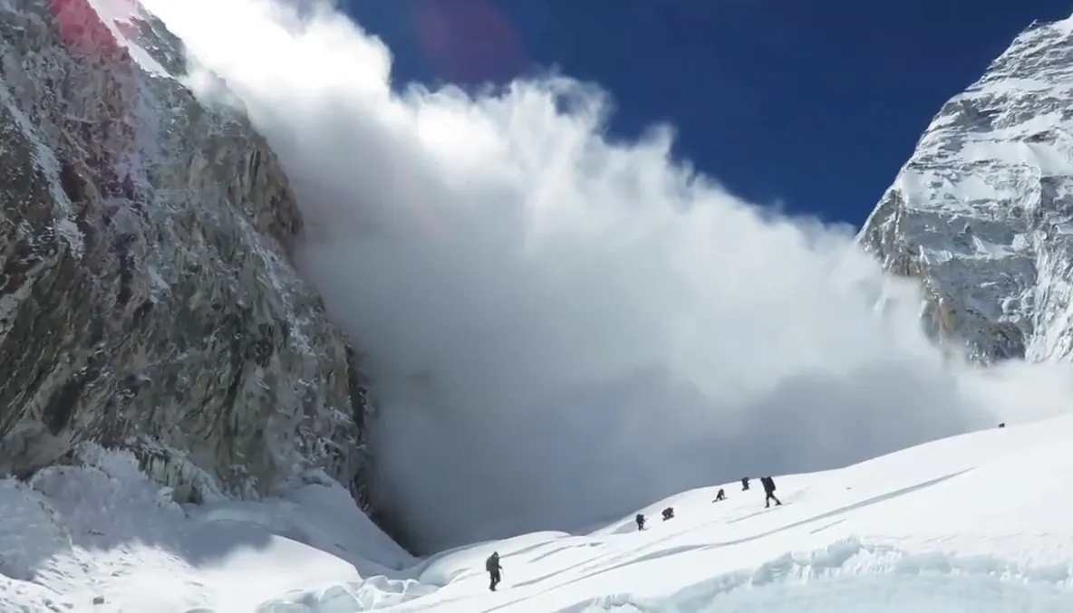 Ninsori și risc de avalanșe în Bucegi și Făgăraș
