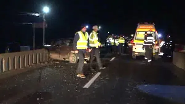 Accident îngrozitor în Argeș. O căruță a fost spulberată de o mașină, o tânără de 25 de ani a murit 