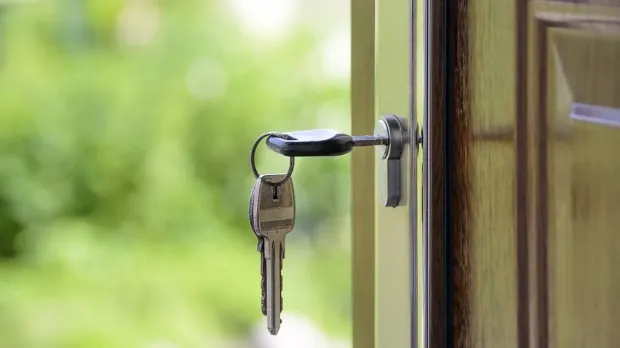 Cine plătește reparațiile la apartament dacă stai cu chirie? Ce spune legea 