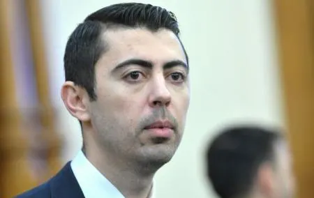 Să ne amintim cine e Vlad Cosma: "50 de oameni contează în Parlament. Restul...somnoroase păsărele"