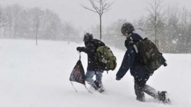 Vremea în Bucureşti. Avertisment meteo: Ninsori, vânt şi strat de zăpadă de 35 cm
