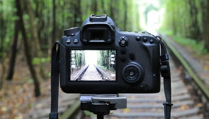 eMAG - Cum sa iti alegi un aparat foto DSLR care sa coste doar 1.500 de lei
