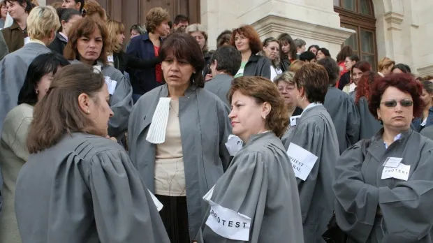 Grefierii, după întâlnirea cu ministrul Muncii: Dacă nu va fi o intervenţie, salariile vor scădea