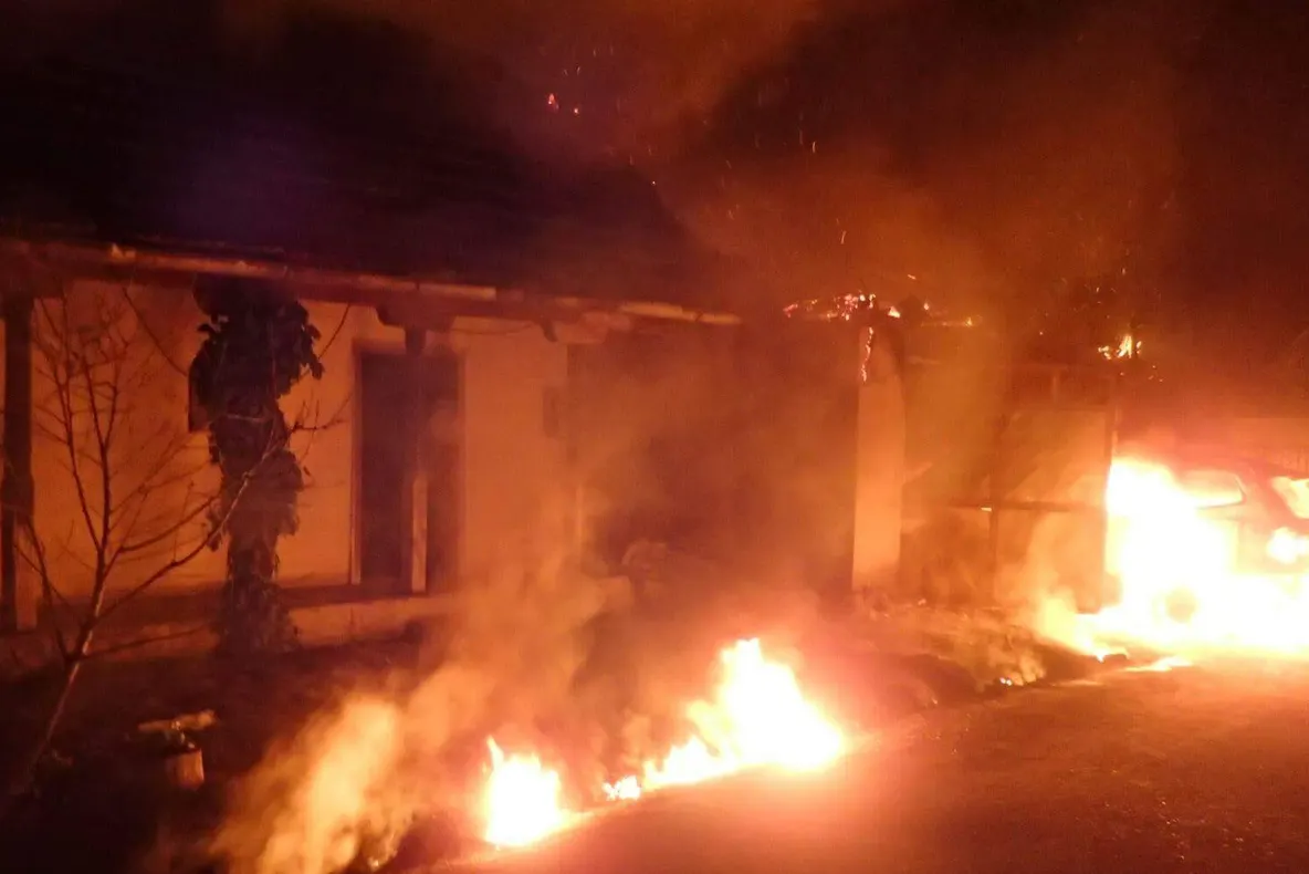 Tragedie în Constanţa: doi bărbaţi au murit carbonizaţi după ce casa lor a ars într-un incendiu