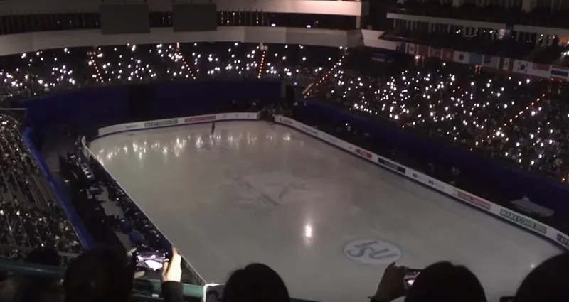 Emoţionant - în punctul culminant al competiţiei, s-a întrerupt lumina. Ce a urmat e extraordinar!