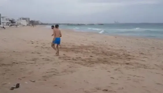 VIDEO. Baie în mare, în luna februarie 