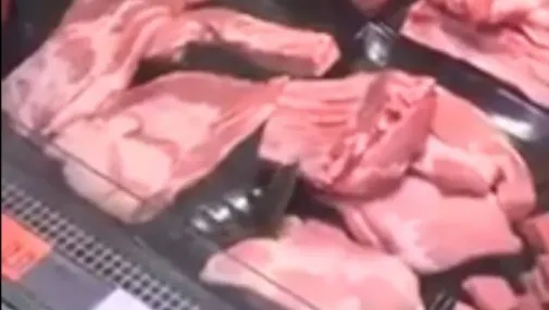 Scenă şocantă la măcelărie: un şoarece face o "degustare", un client filmează