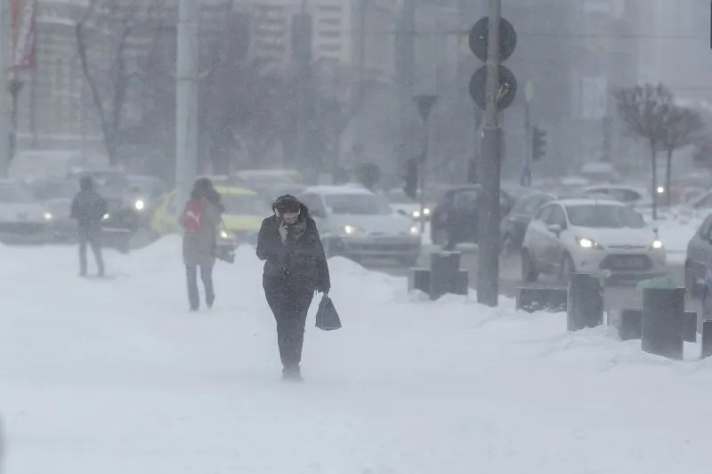 Vine primăvara în două zile, dar în România ninge ca în timpul iernii. Imagini uluitoare