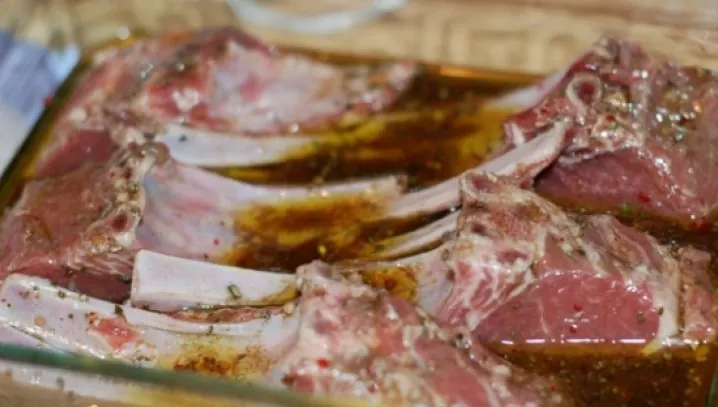 Aceasta este probabil cea mai bună marinadă pentru friptura de miel. Secretul culinar al Paștelui