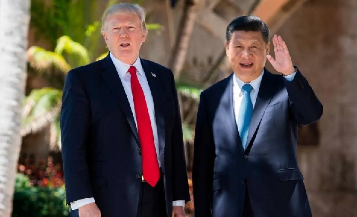 Printre glume, Trump laudă pasul făcut de liderul Chinei spre dictatură