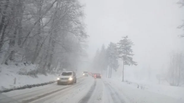 Accident cumplit pe DN 1 cu șapte mașini și o ambulanță. Trafic blocat pe Valea Prahovei